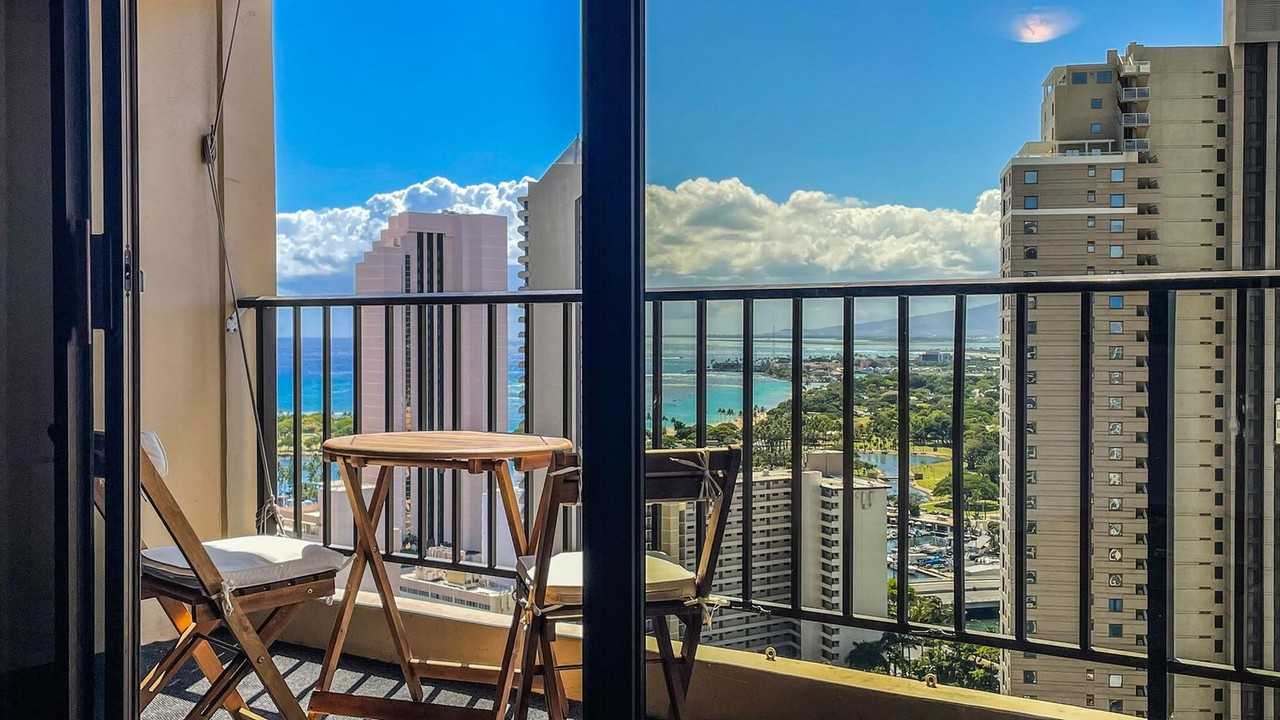 411 Hobron Ln #1327718P - Photo 7 of 22