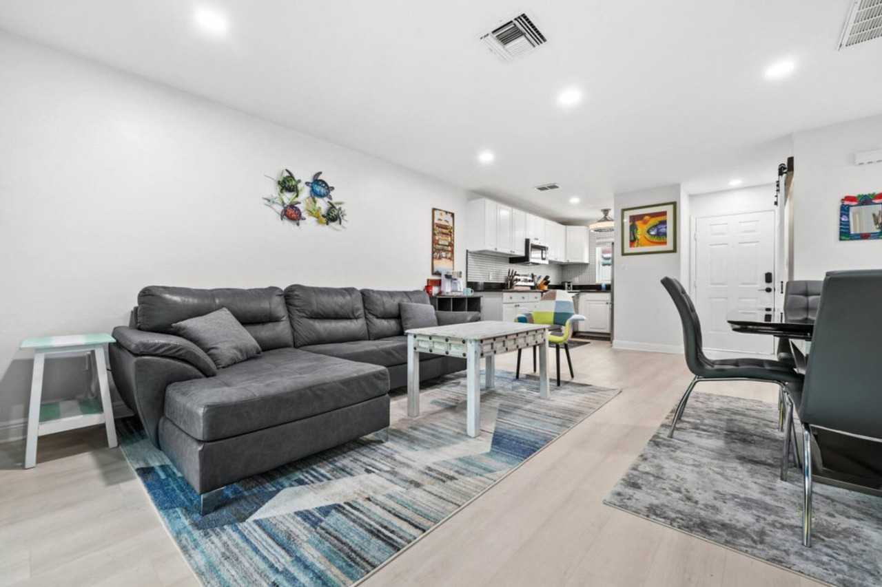 1019 Se 40th St #1334306P - Photo 5 of 36