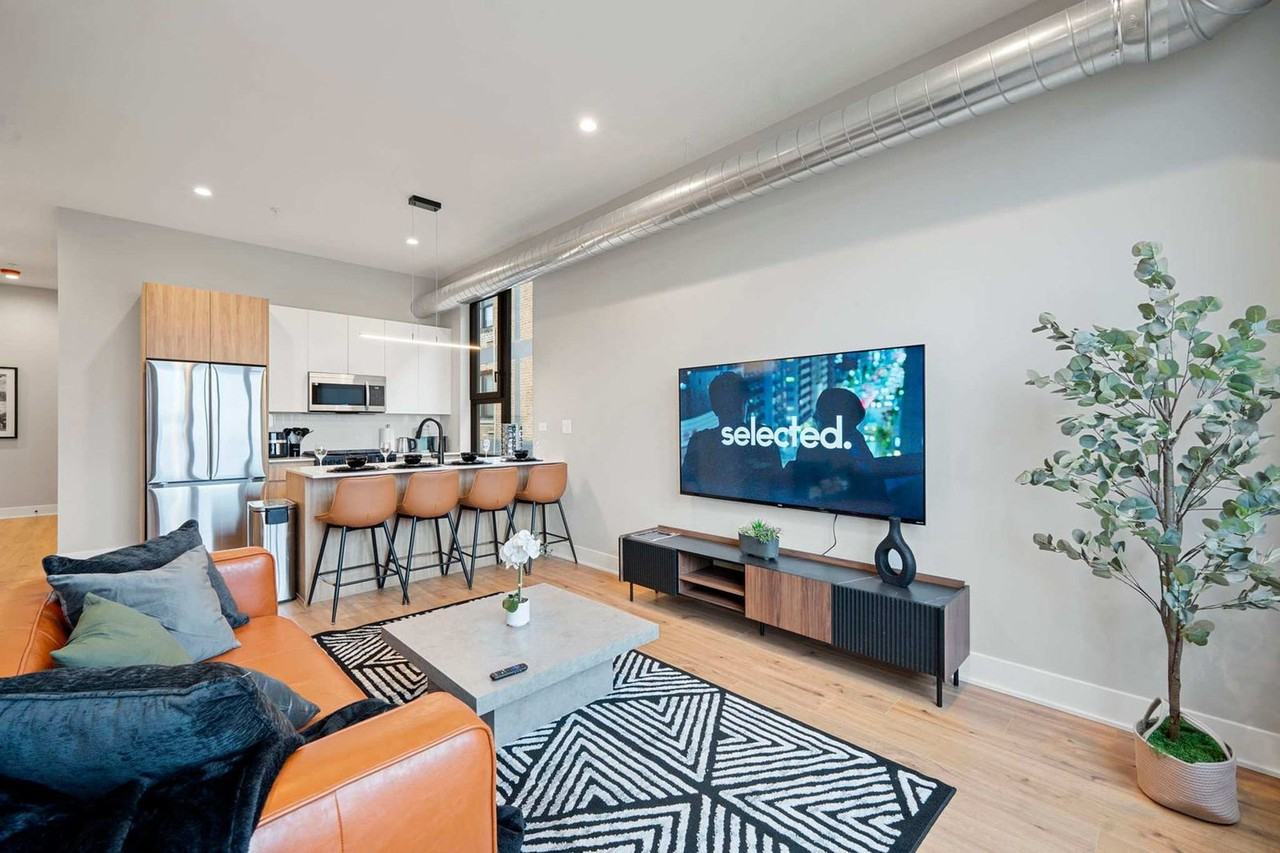 6044 N Winthrop Ave #1363915P - Photo 6 of 45