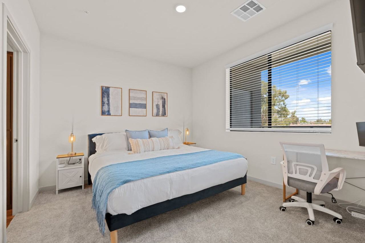 711 W Broadway Rd #1366976P - Photo 3 of 40