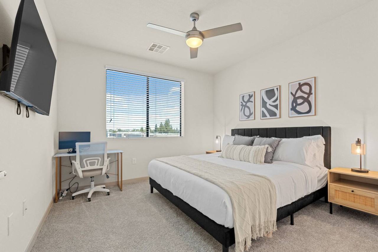 711 W Broadway Rd #1366976P - Photo 4 of 40