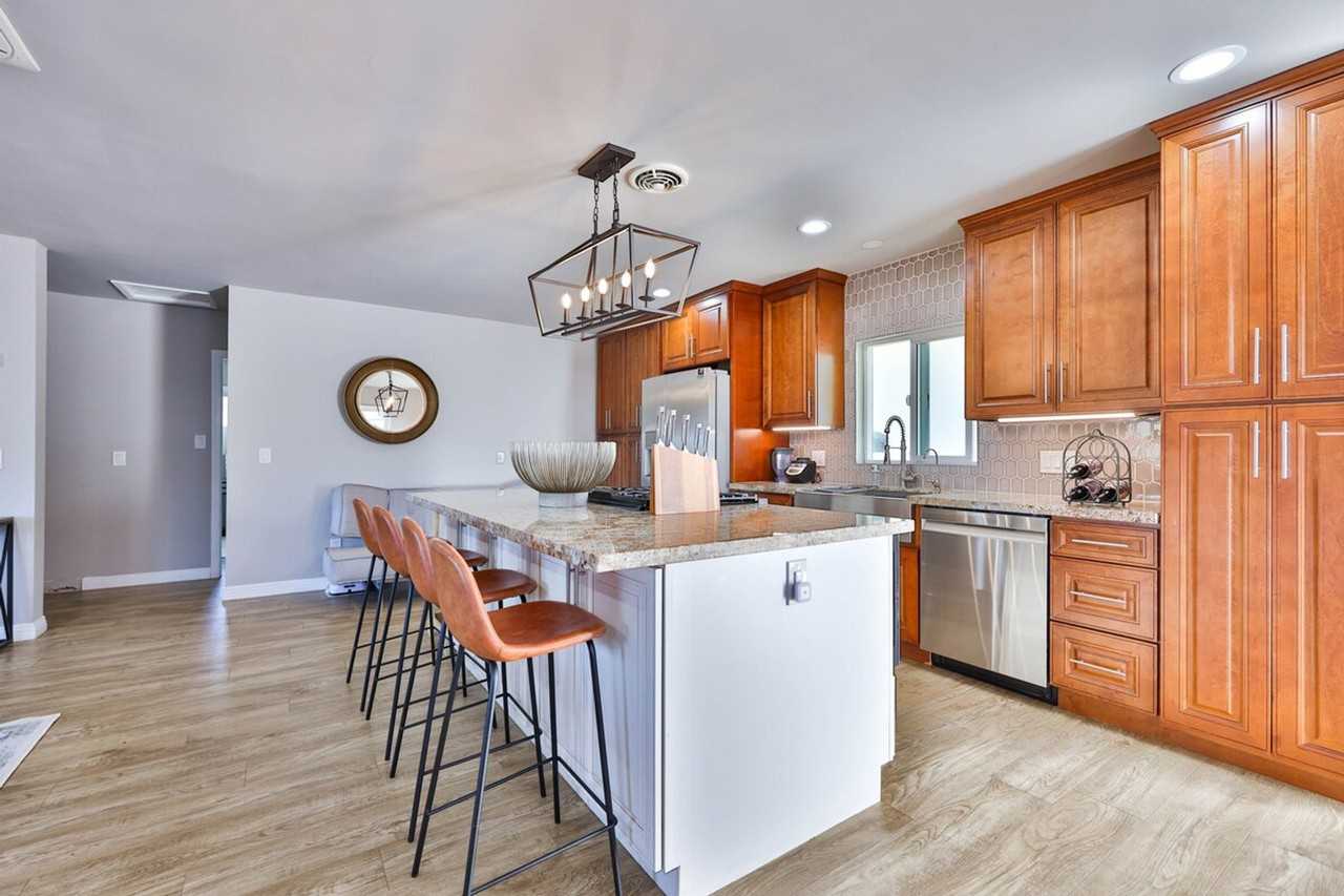 6421 Carthage St #1382147P - Photo 4 of 36