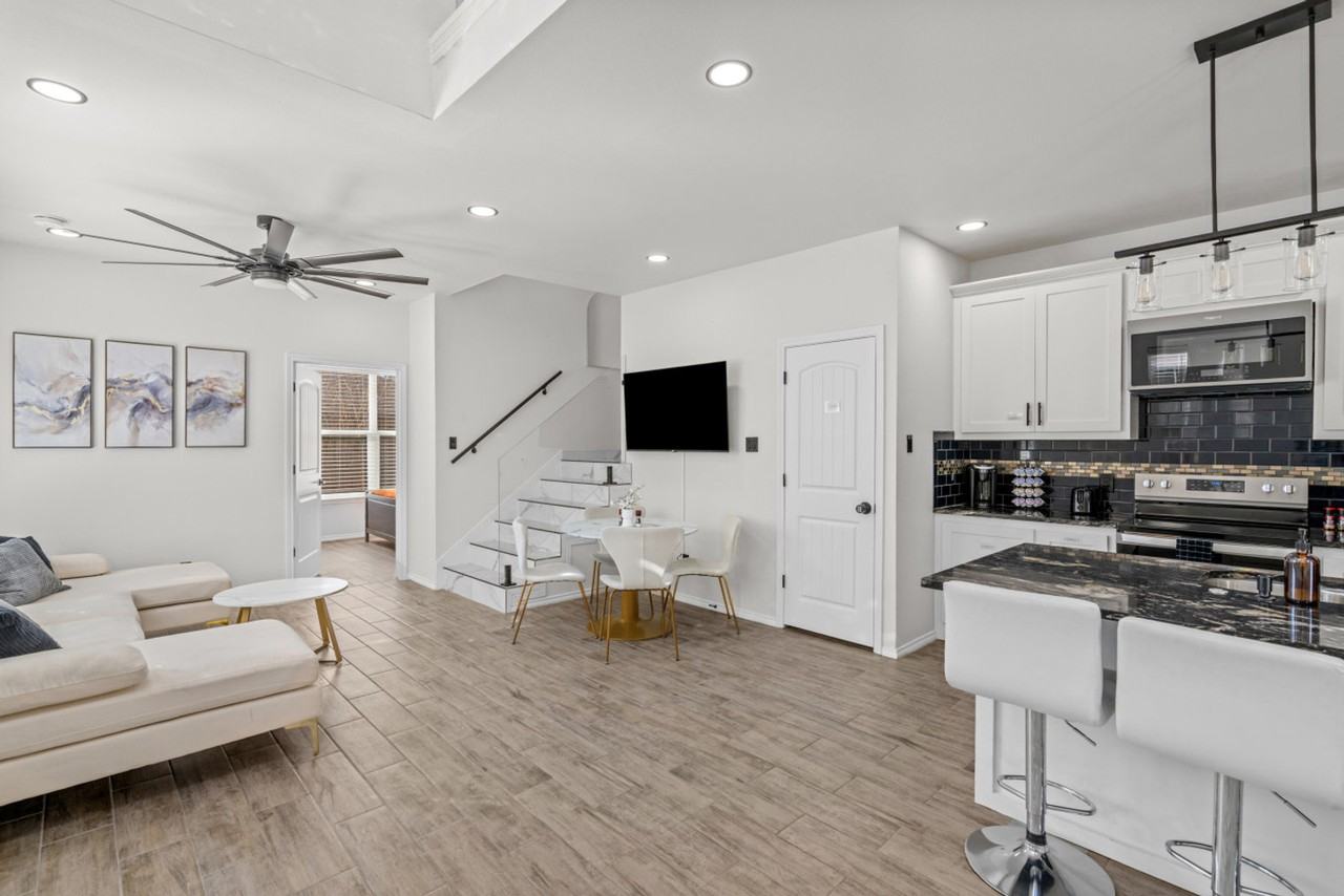 3518 Dennis St #1387517P - Photo 2 of 30