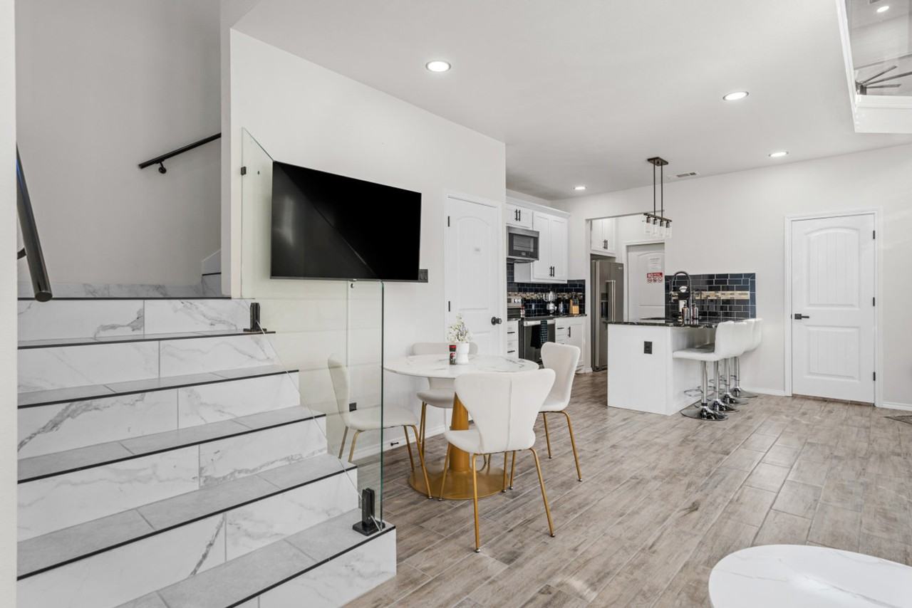 3518 Dennis St #1387517P - Photo 5 of 32