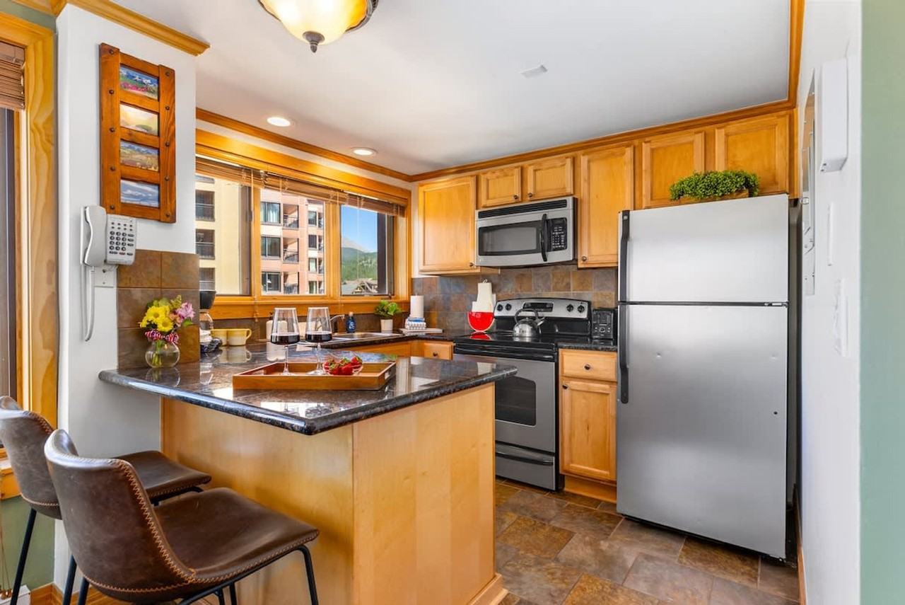 535 S Park Ave #1387662P - Photo 2 of 31