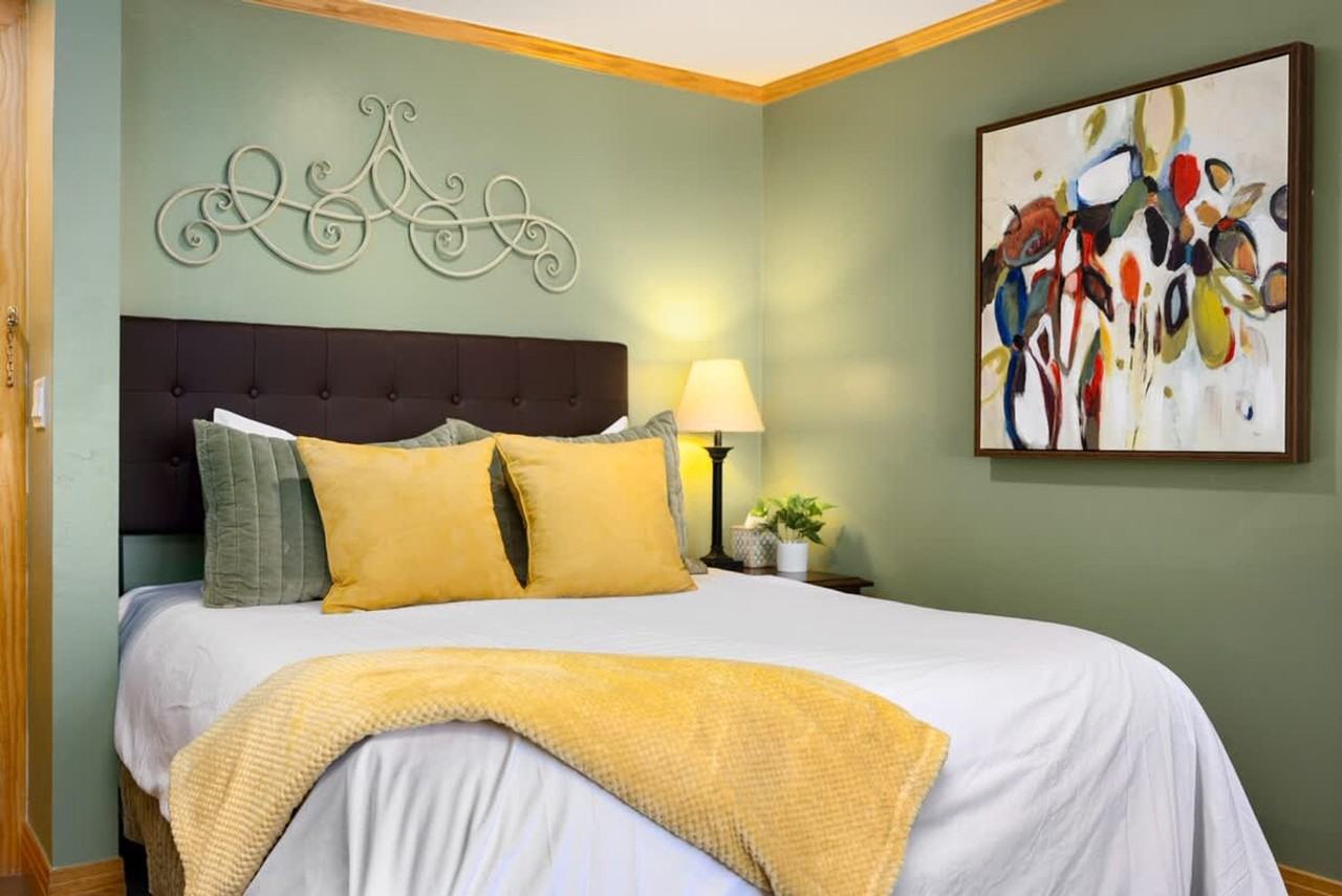 535 S Park Ave #1387662P - Photo 3 of 31