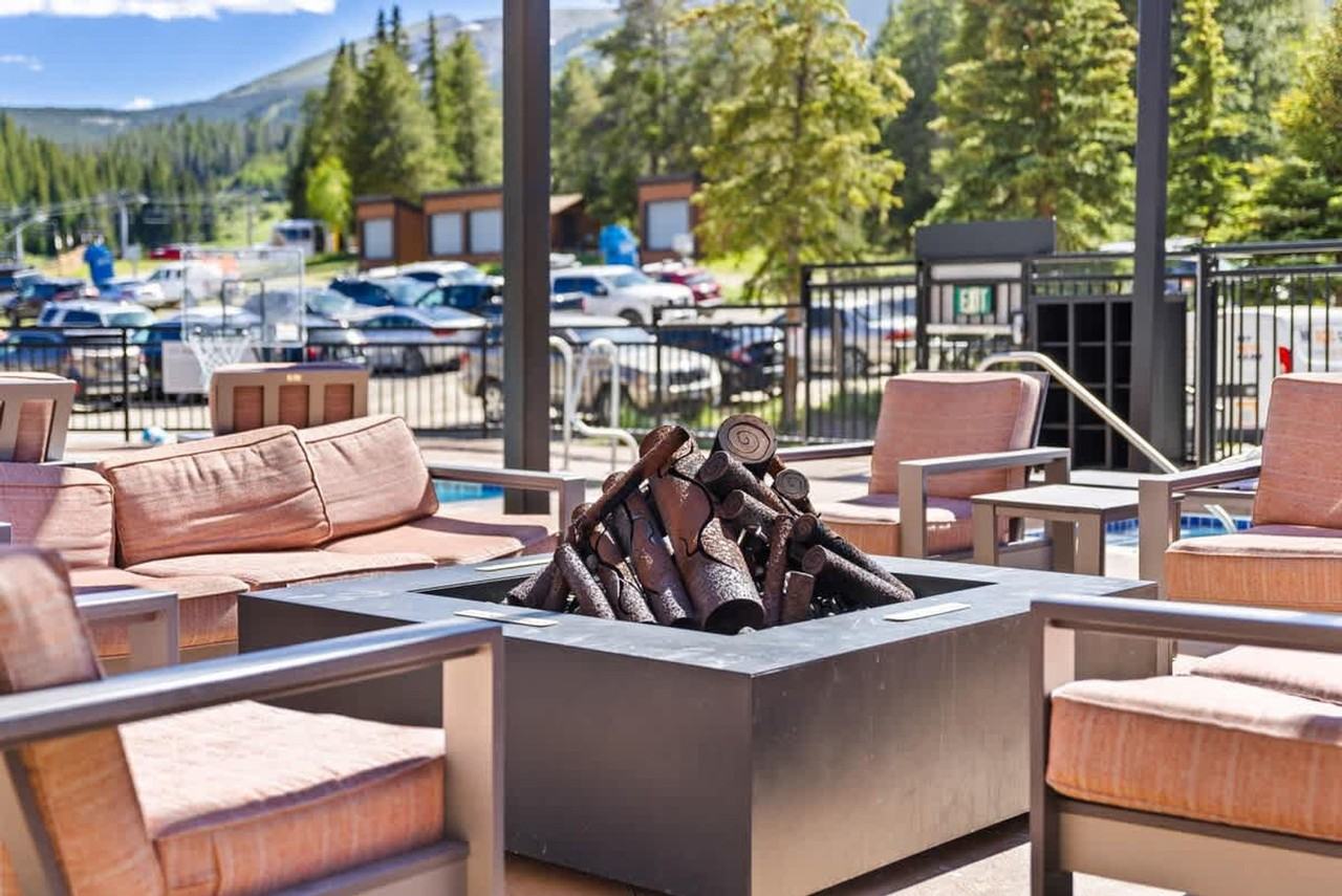 535 S Park Ave #1387662P - Photo 6 of 31