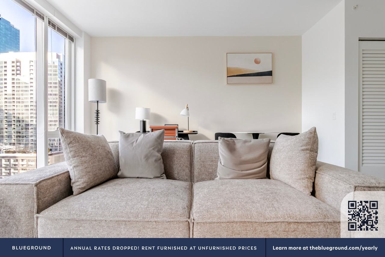 340 East North Water Street - Photo 4 of 40