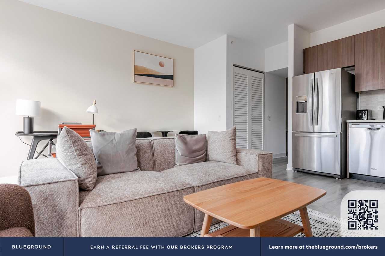 340 East North Water Street - Photo 5 of 40