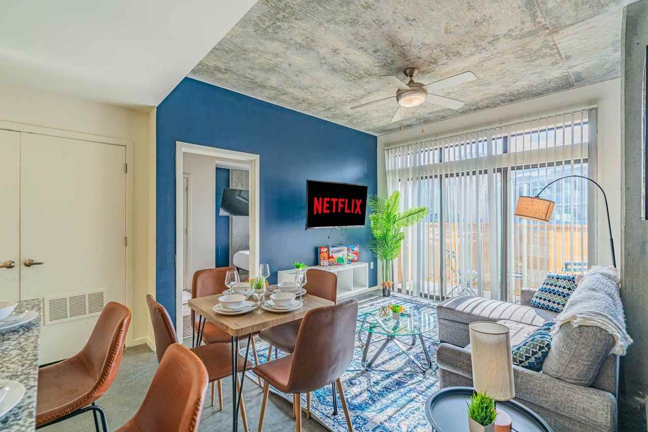 333 E Roosevelt St #1388725P - Photo 2 of 47