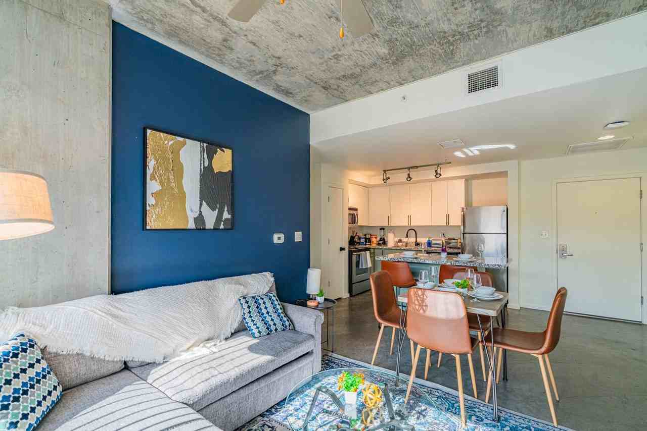 333 E Roosevelt St #1388725P - Photo 4 of 47