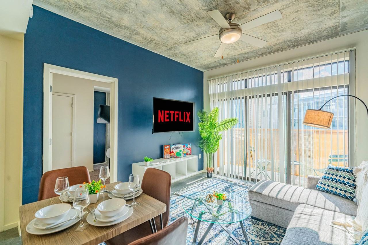 333 E Roosevelt St #1388725P - Photo 6 of 47