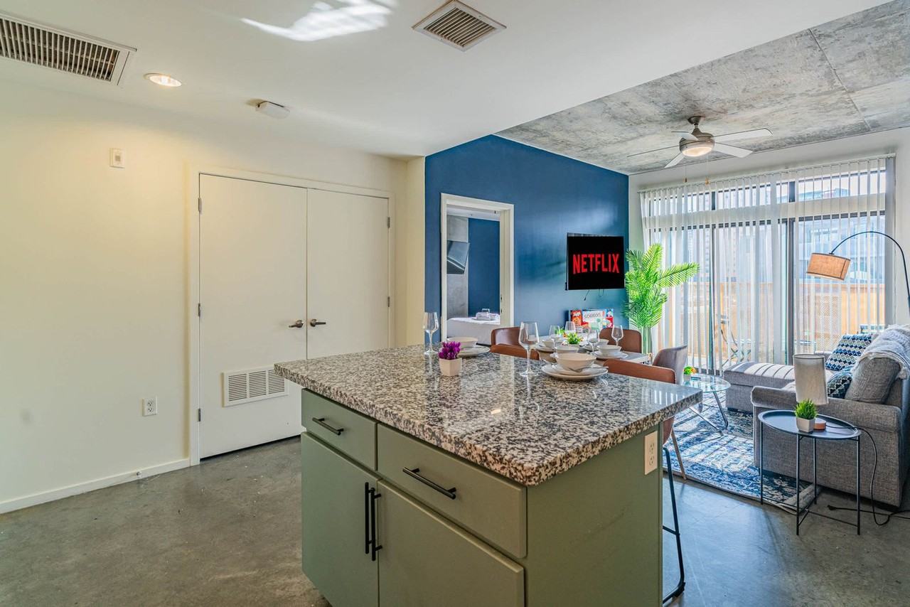 333 E Roosevelt St #1388725P - Photo 7 of 47