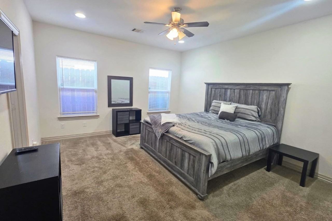 2704 Sam Wilson St #1391353P - Photo 3 of 18