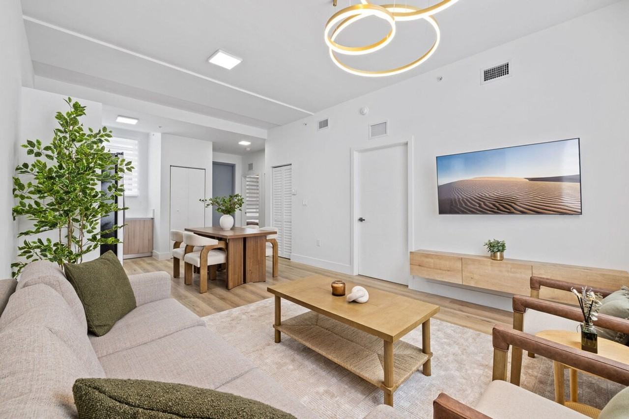 1558 Nw 1st St #1388871P - Photo 4 of 18