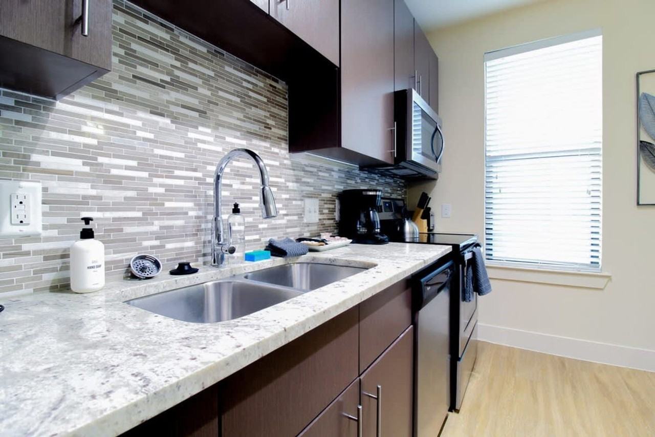 1957 Fountain View Dr #1391603P - Photo 5 of 10