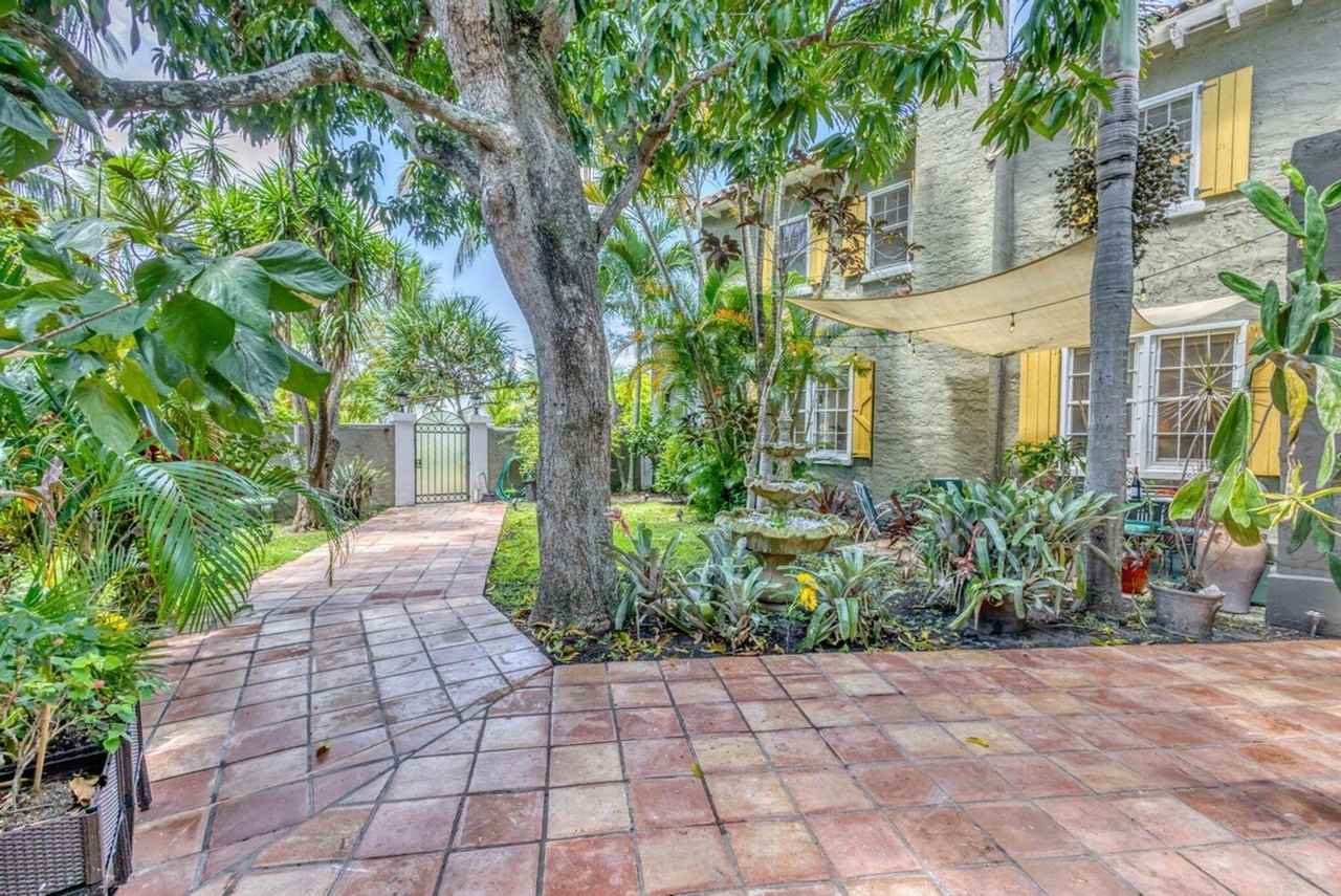 441 28th St #1397586P - Photo 2 of 28