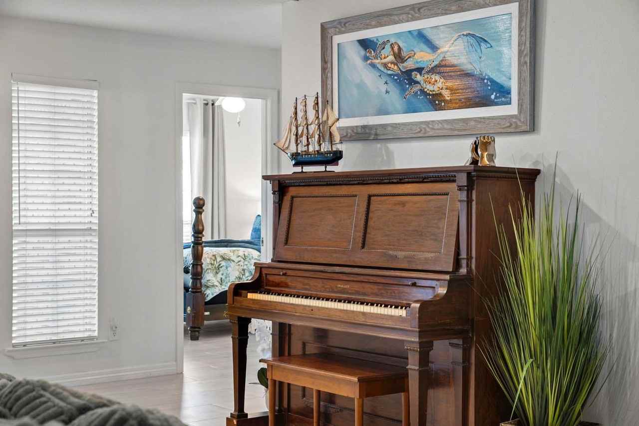 300 Lan Rob Ln #1399874P - Photo 3 of 48