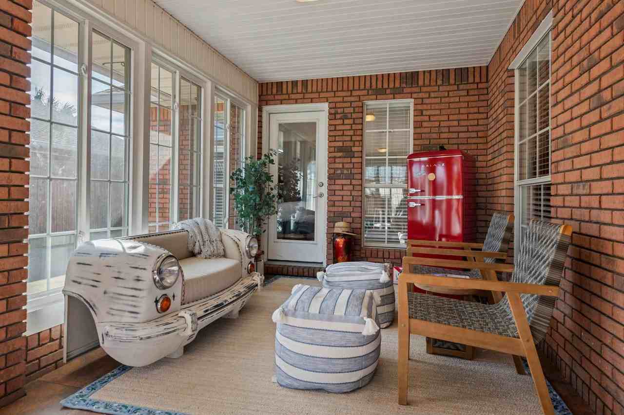 300 Lan Rob Ln #1399874P - Photo 4 of 48