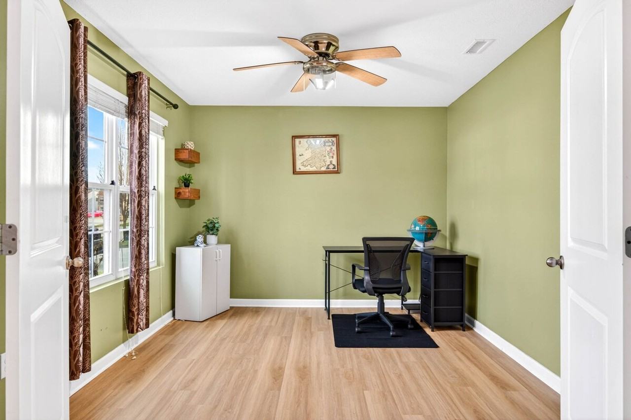 1961 Creek Bank Dr #1397944P - Photo 4 of 50