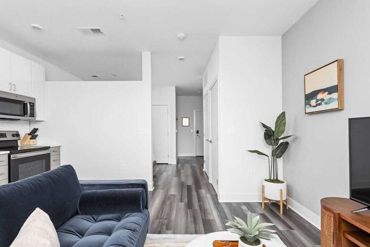 520 E Washington St #1407019P - Photo 2 of 19