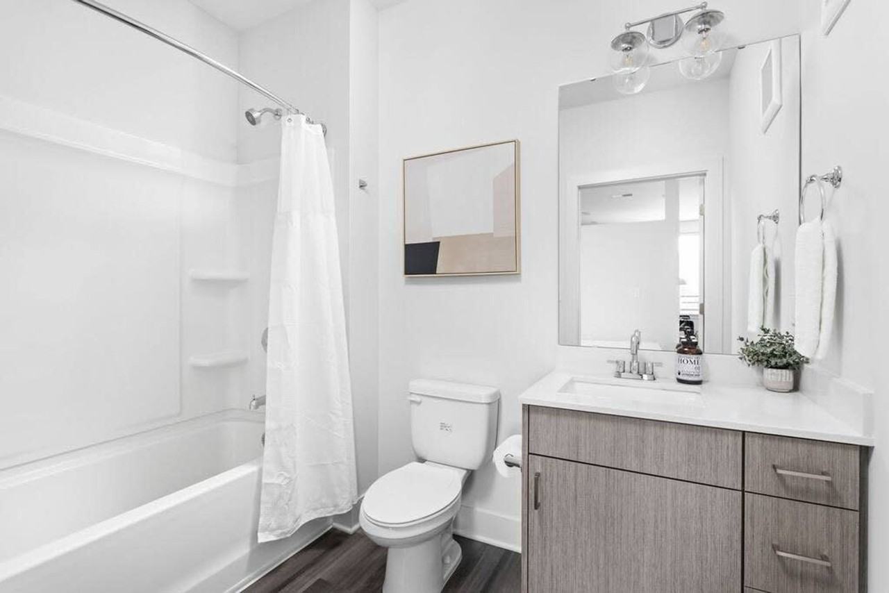 520 E Washington St #1407019P - Photo 7 of 19