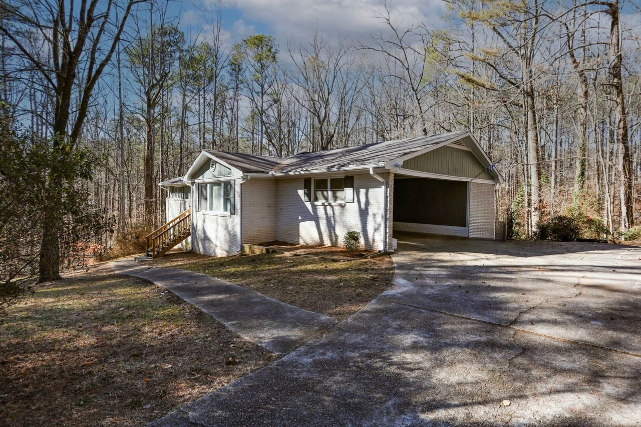 3165 Laura Ln - Photo 2 of 24