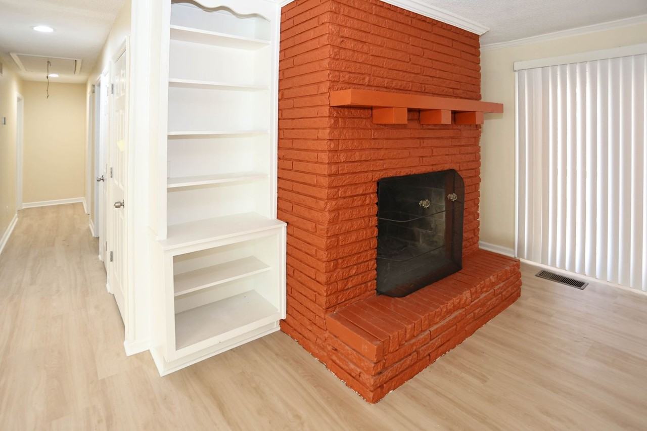 3165 Laura Ln - Photo 7 of 24