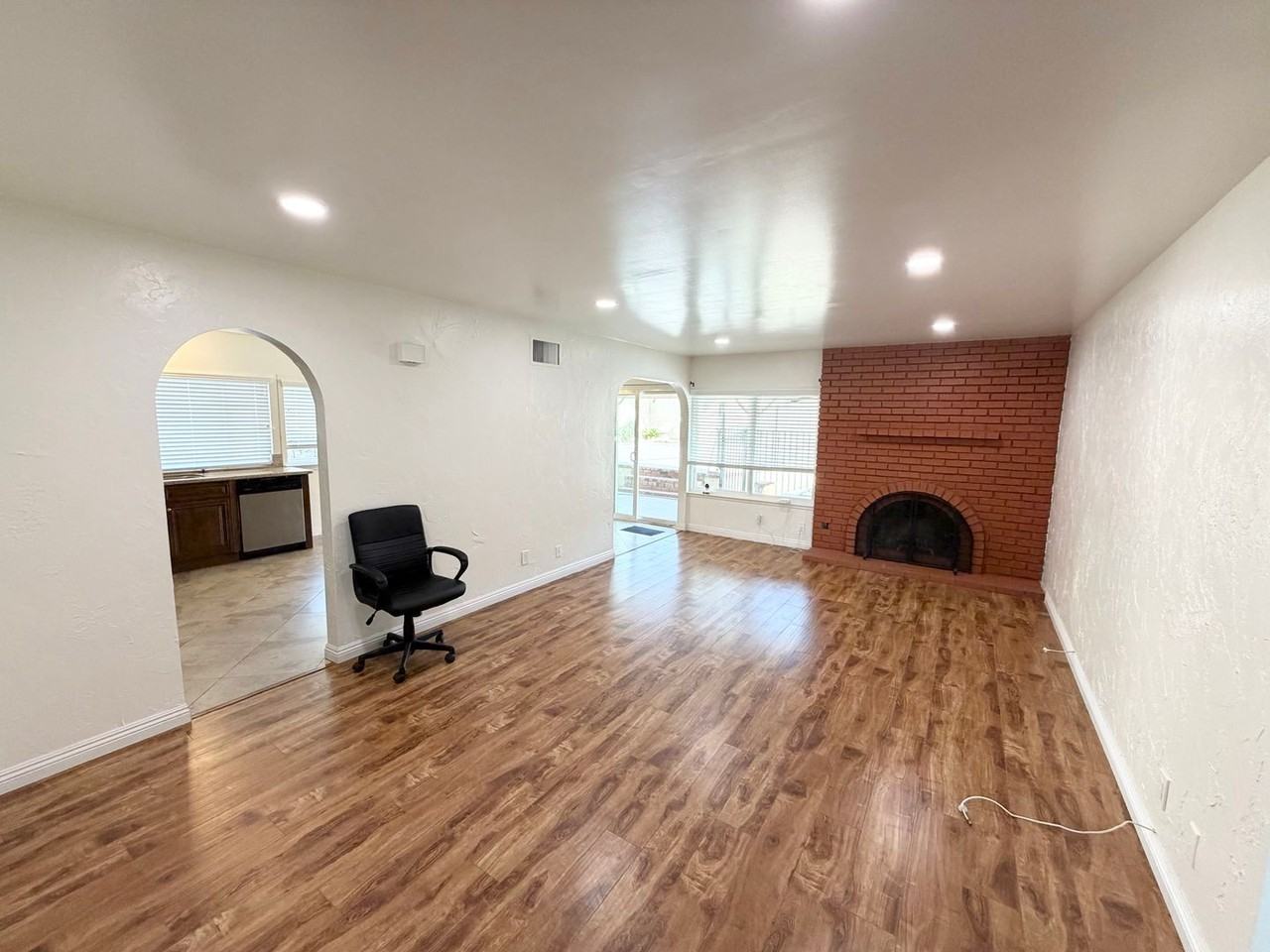 104 Red Cloud Dr - Photo 4 of 16