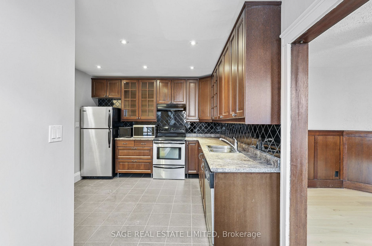 95 Hillsdale Avenue East - Photo 3 of 8