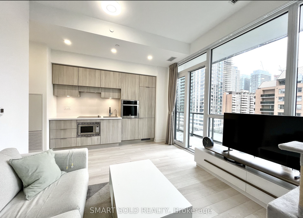 39 Roehampton Avenue #503 - Photo 2 of 7