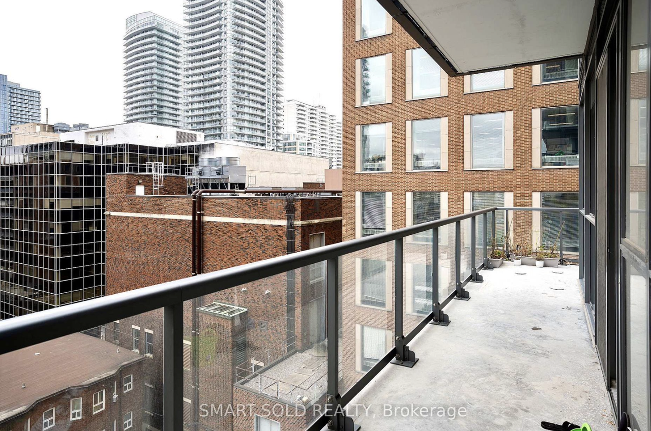 39 Roehampton Avenue #503 - Photo 6 of 7