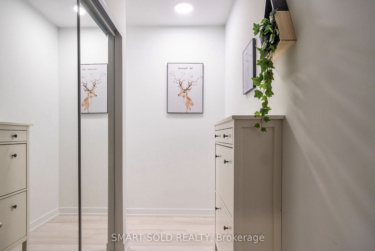 39 Roehampton Avenue #503 - Photo 3 of 7