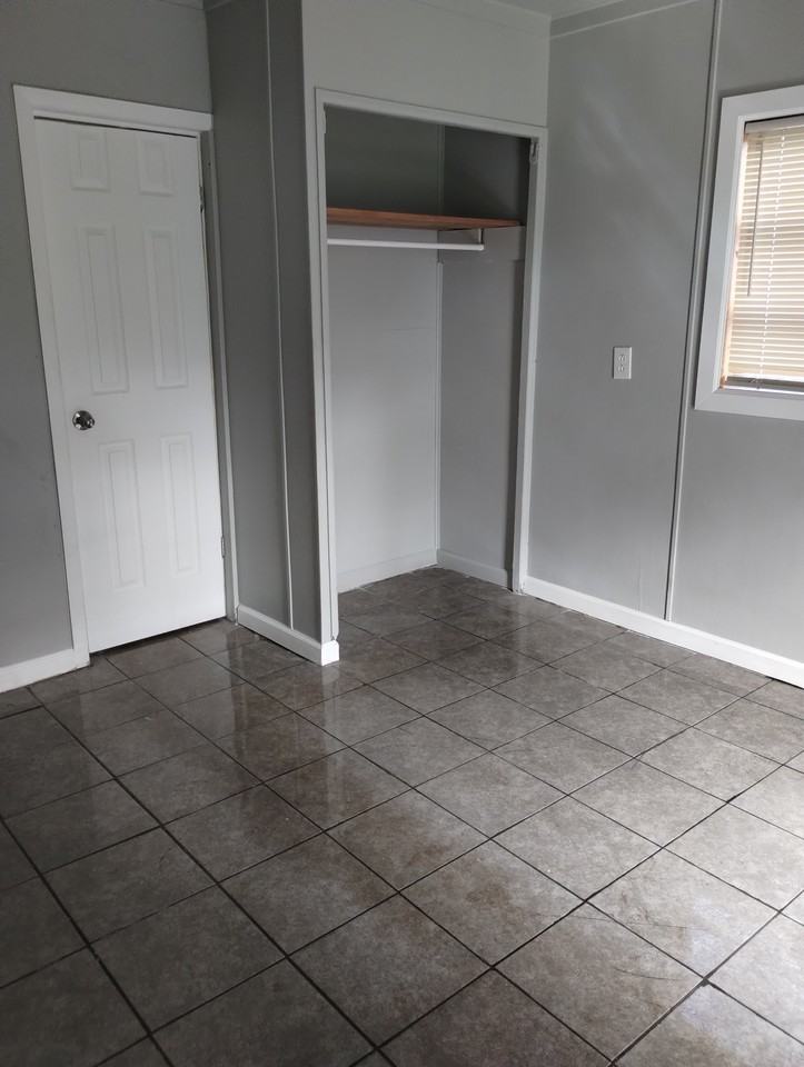 508 Nst. #B - Photo 4 of 11