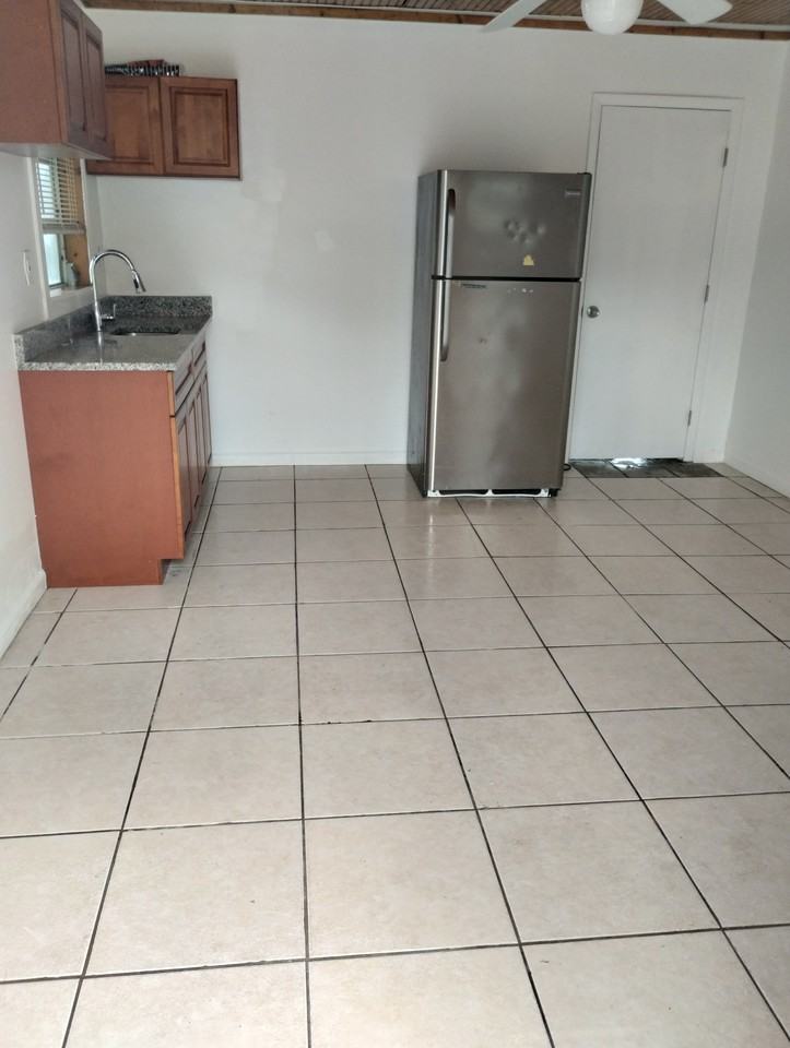 508 Nst. #B - Photo 7 of 11