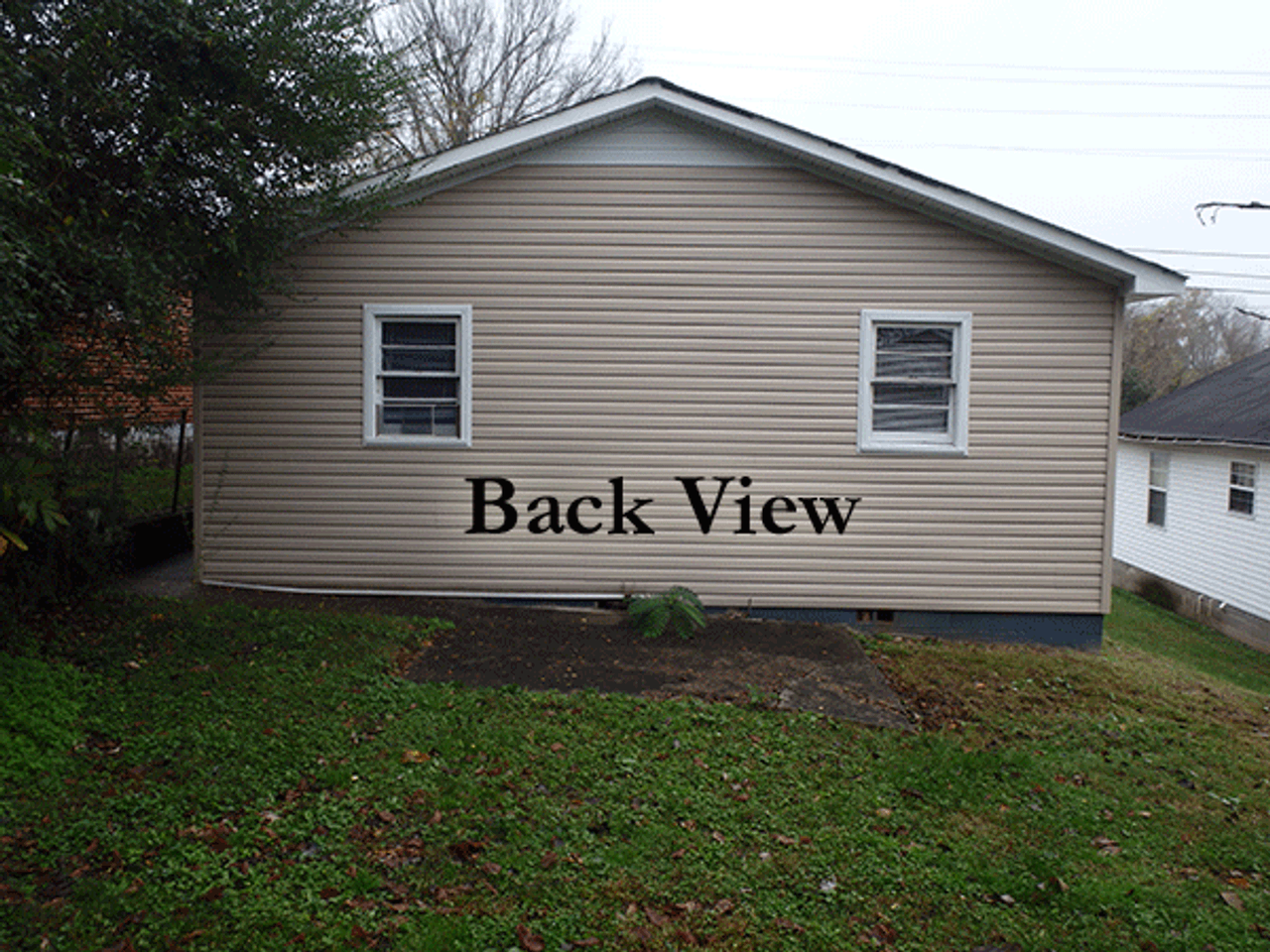 225 Roberts St - Photo 4 of 15