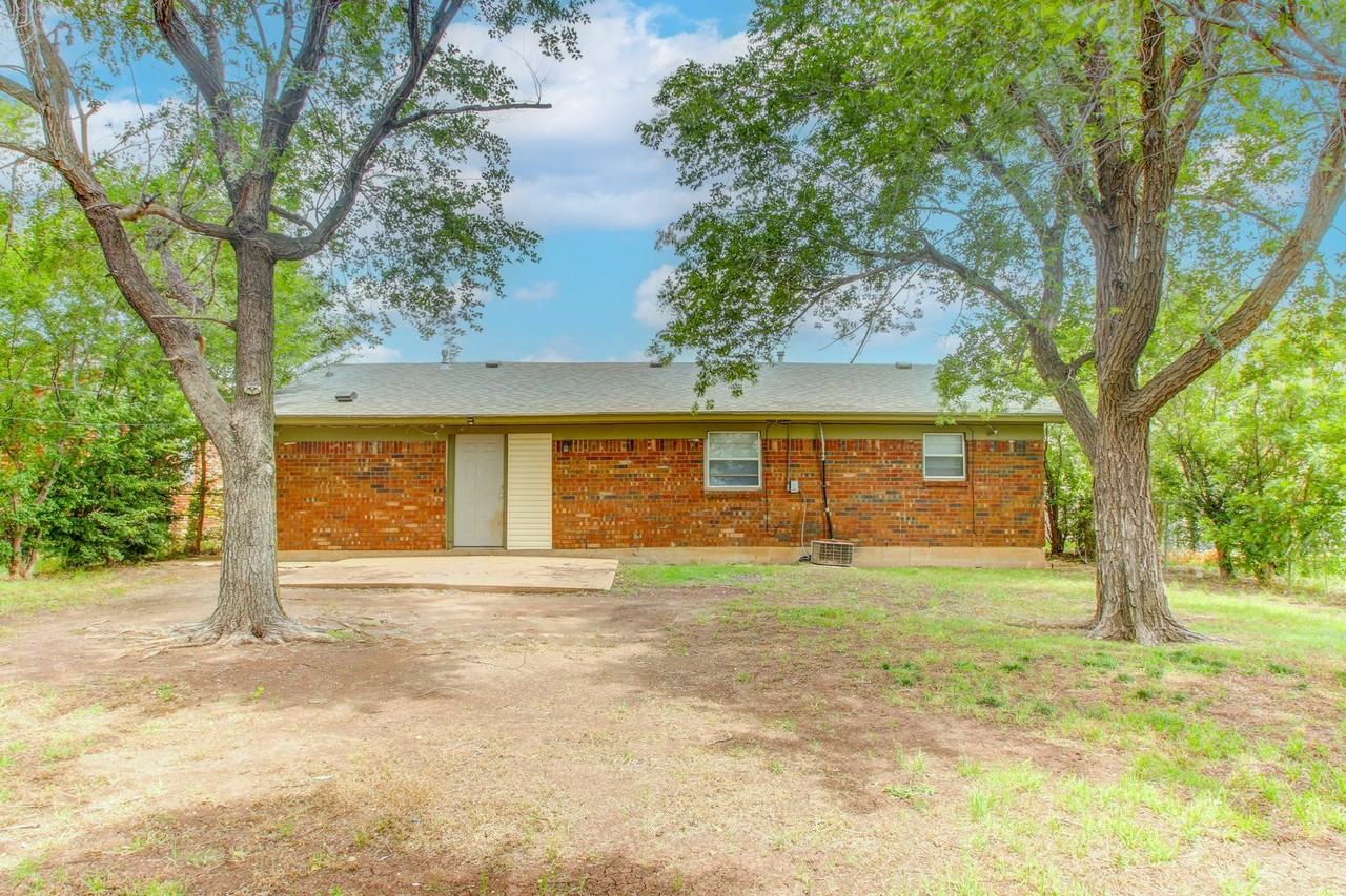 4910 Nw Pollard Ave - Photo 4 of 20