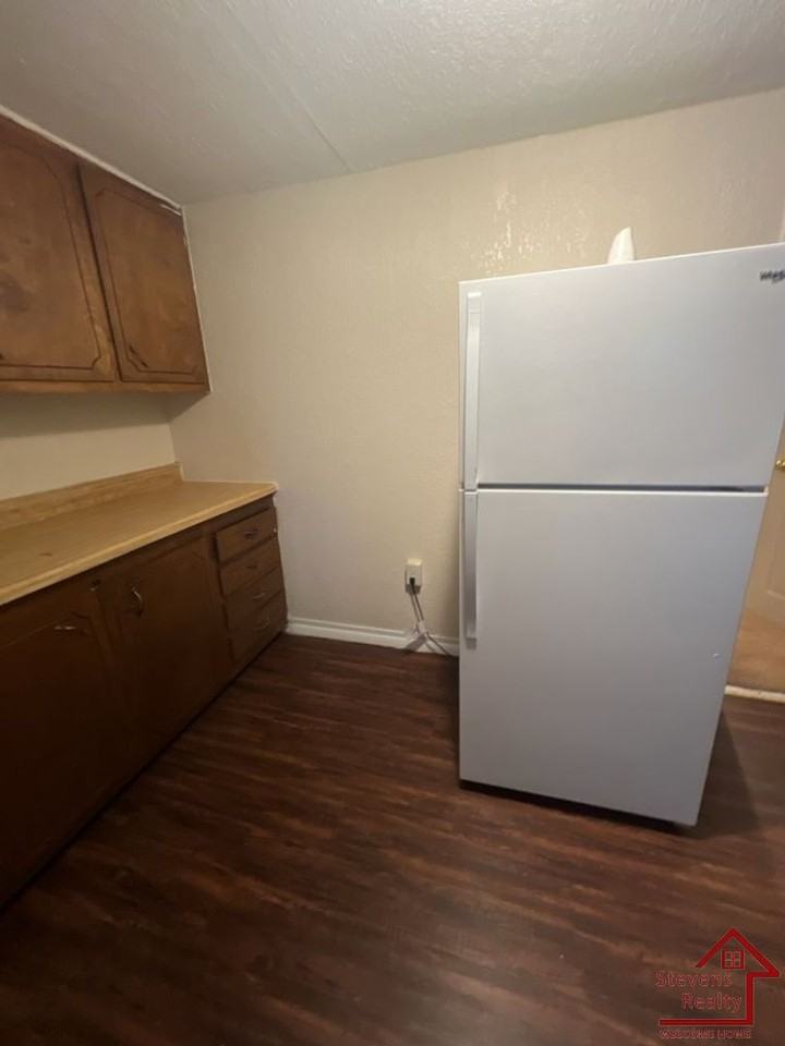 180 E Stevens St - Photo 3 of 6