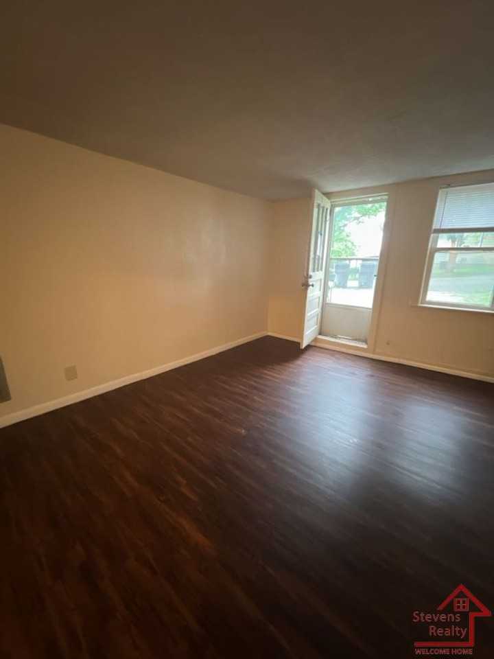 180 E Stevens St - Photo 4 of 6