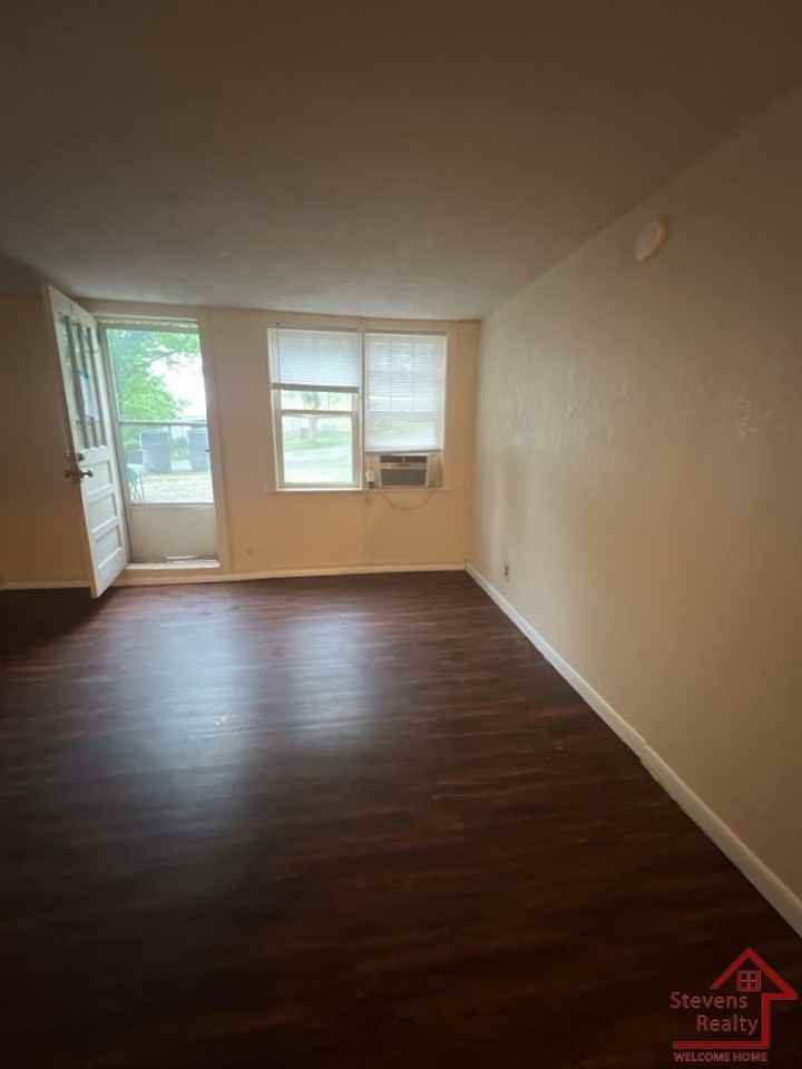 180 E Stevens St - Photo 5 of 6