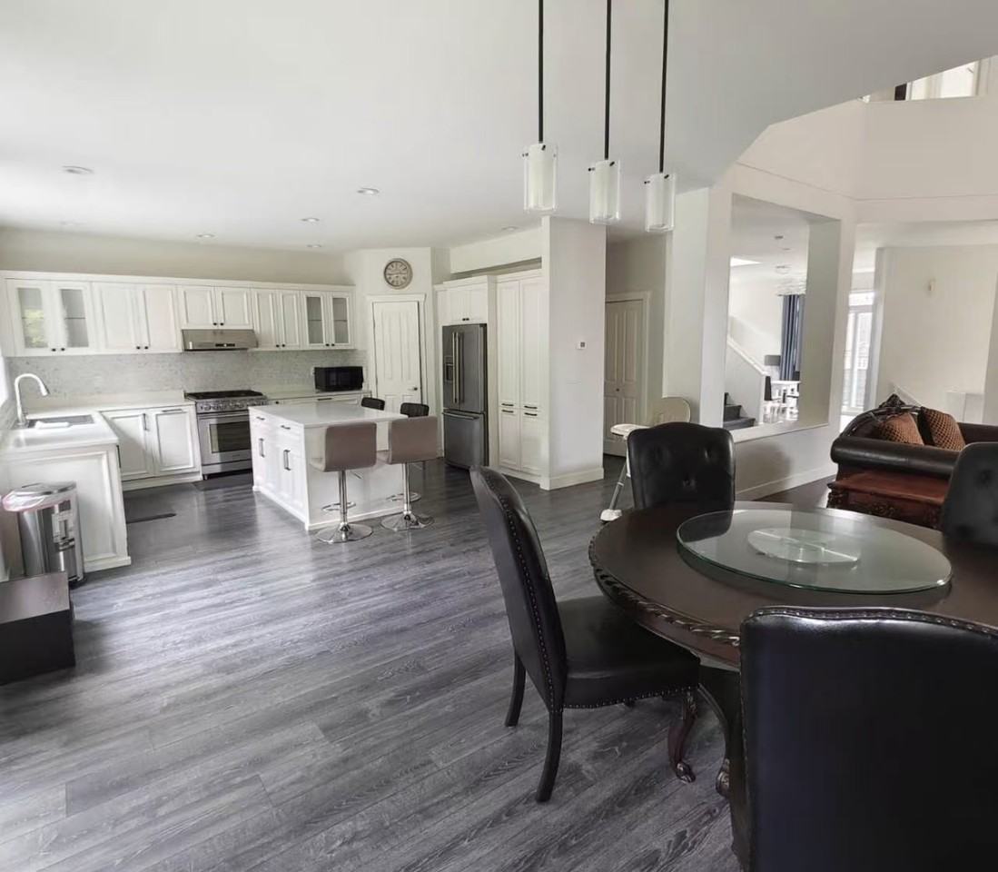 15517 Rosemary Heights Crescent - Photo 2 of 7