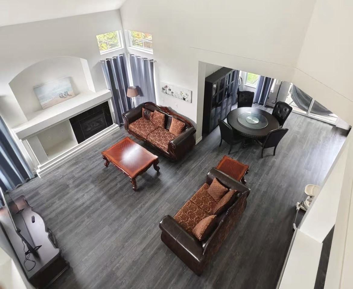 15517 Rosemary Heights Crescent - Photo 3 of 7