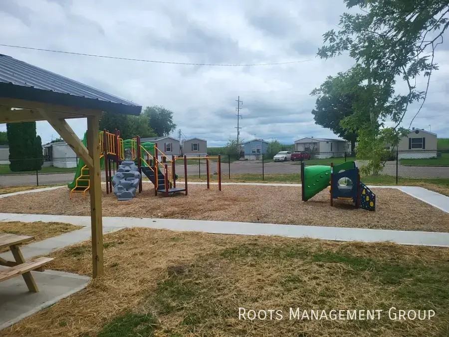 373 S Jackson St #22 - Photo 3 of 6