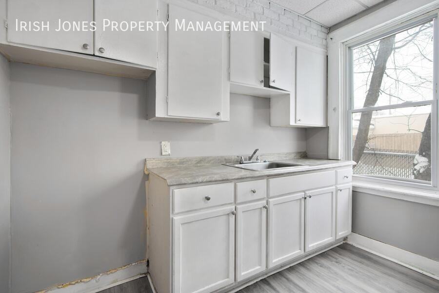 476 Niagara St #2 - Photo 2 of 11