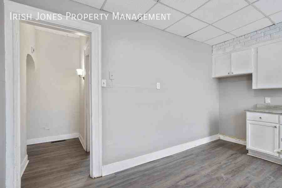 476 Niagara St #2 - Photo 4 of 11