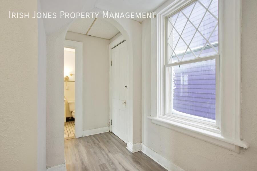 476 Niagara St #2 - Photo 5 of 11