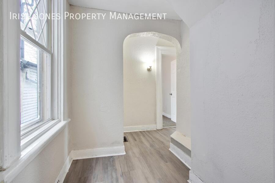 476 Niagara St #2 - Photo 6 of 11