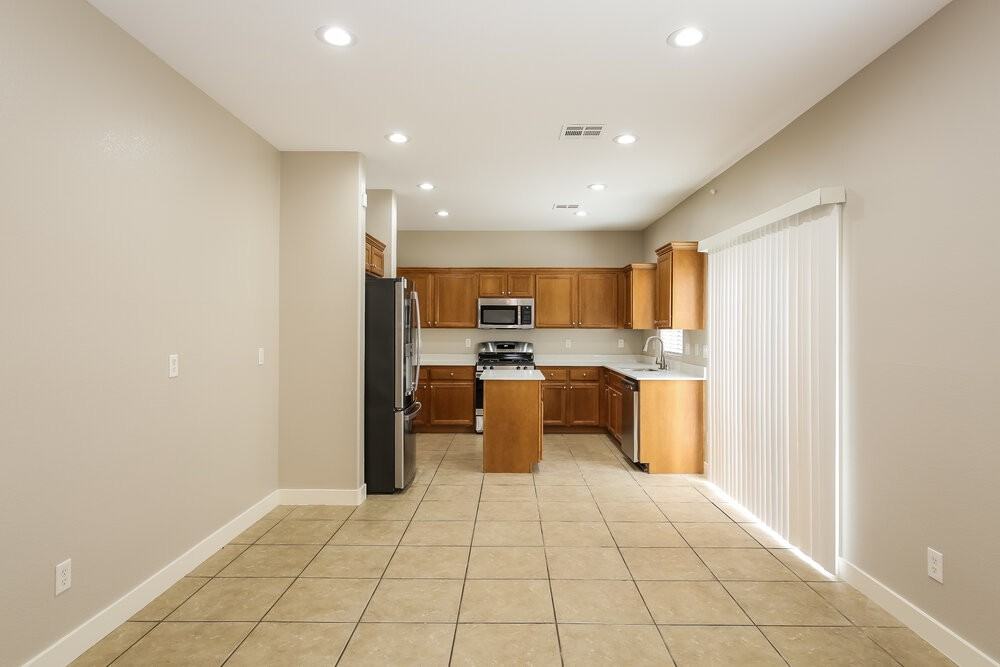 708 Fort Mandan Ct - Photo 5 of 17