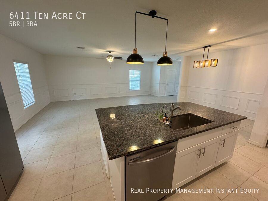 6411 Ten Acre Ct - Photo 6 of 40