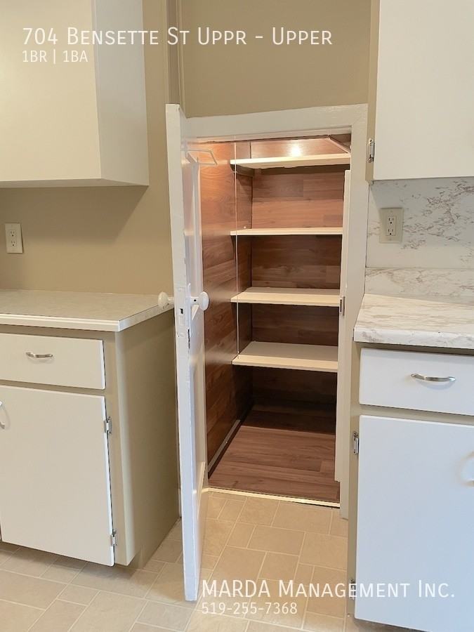 704 Bensette St Uppr - Photo 6 of 18